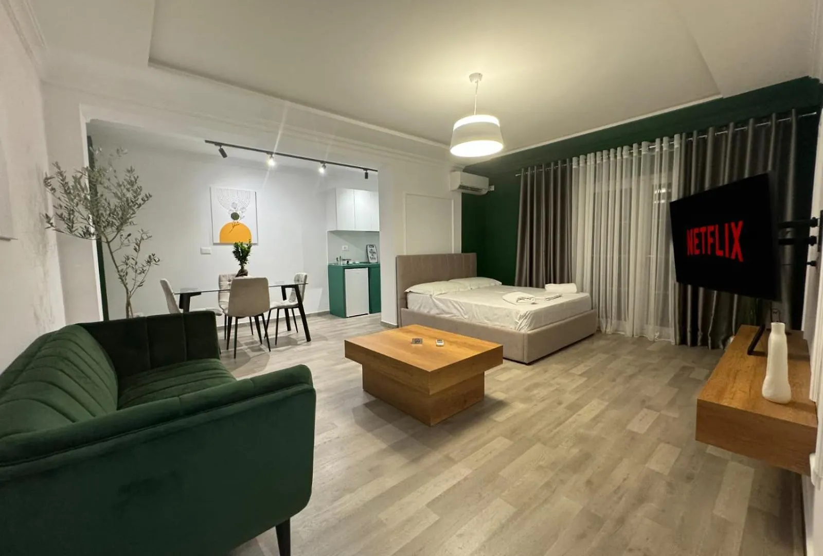 Imagination Inn Τίρανα